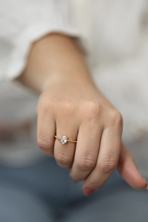 Anel Semijoia - Solitário trabalhado com zircônia (dourado)