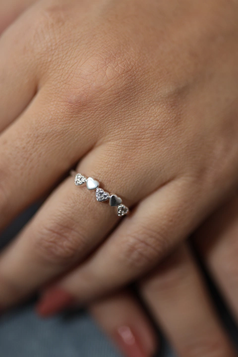 Anel Semijoia - Mini Corações com zircônias (prateado)