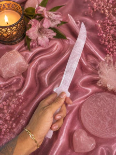 Adaga de Quartzo Rosa – 32 cm