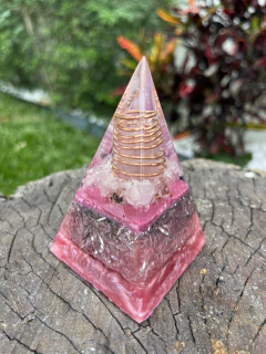 Pirâmide Mini Nubian Quartzo Rosa na internet