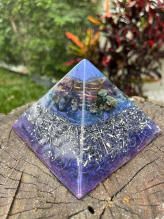 Pirâmide Orgonite Quéops Bons Sonhos na internet