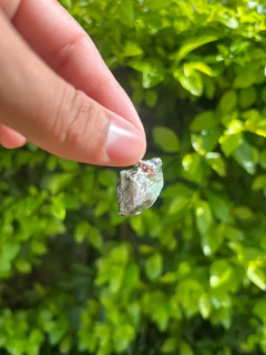 Pingente de Esmeralda Bruta - Sementes das Estrelas