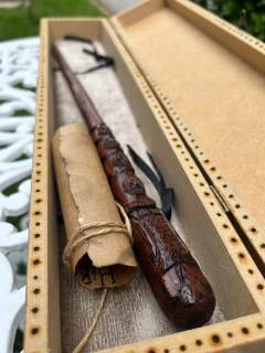 Varinha HiBoU com caixa - Sementes das Estrelas