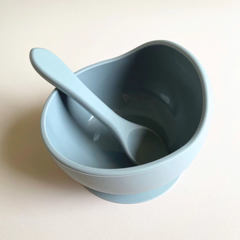 Bowl con cuchara de silicona gris