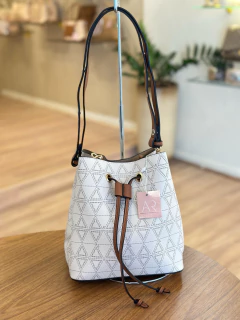 Bolsa Liz Media na internet