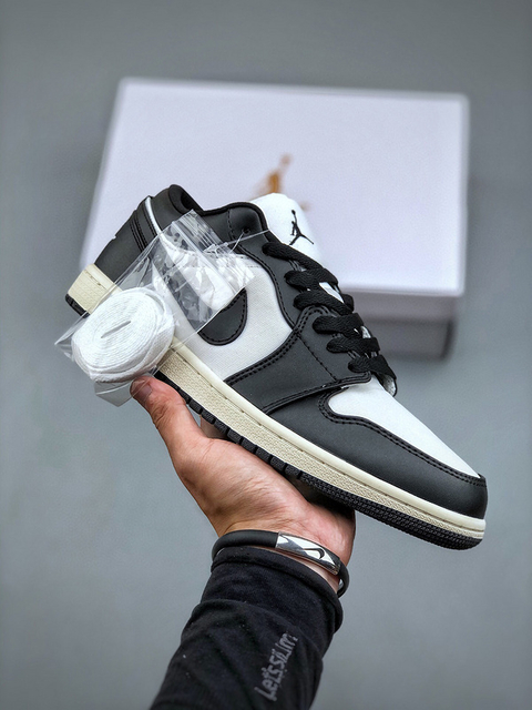 Nike Air JORDAN 1 - Vintage Panda