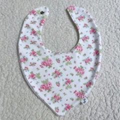 Babero toalla con broche rosas fucsia