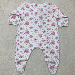 Enterito con pie y cierre rosas fucsia