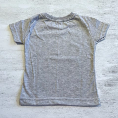 Remera manga corta tiburon (ÚLTIMA 12 MESES) en internet