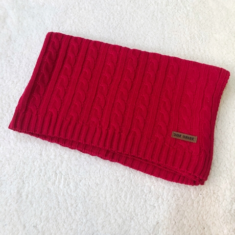 Manta tejida con ochos roja