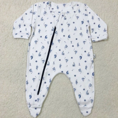 Enterito con pie y cierre barquitos azules