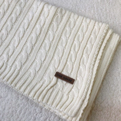 Manta tejida con ochos cruda - comprar online