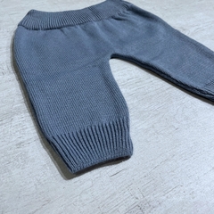 Pantalón tejido celeste en internet