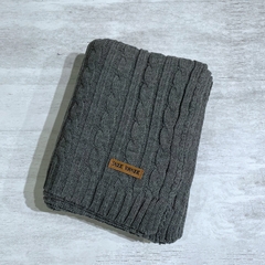 Manta tejida con ochos gris oscuro