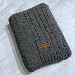 Manta tejida con ochos gris oscuro - comprar online
