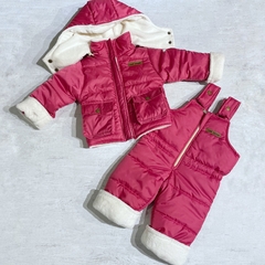 Campera + jardinero fucsia (ÚLTIMO 9-12M)