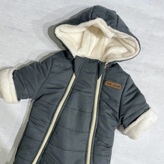 Astronauta verde con polar soft crudo + mitones en internet