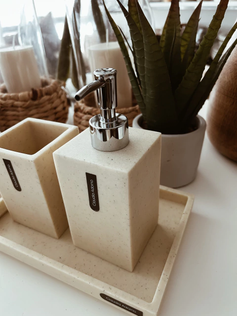 Dispenser Claudia Adorno - 4 colores - comprar online