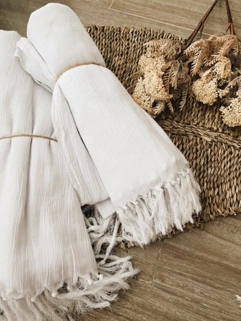 Mantel Gasa White con Flecos - 2 medidas - Compañia de Brujas