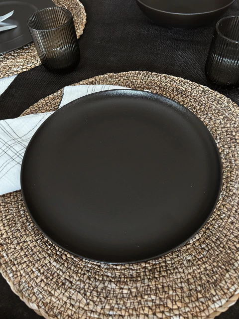 Plato playo Coupe Black - set x 6