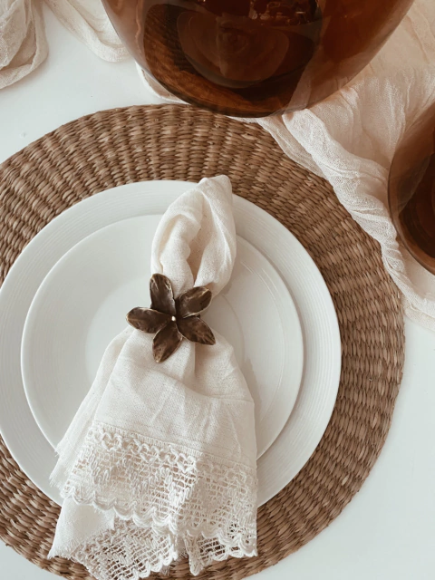 Servilletero Flor Oro Viejo