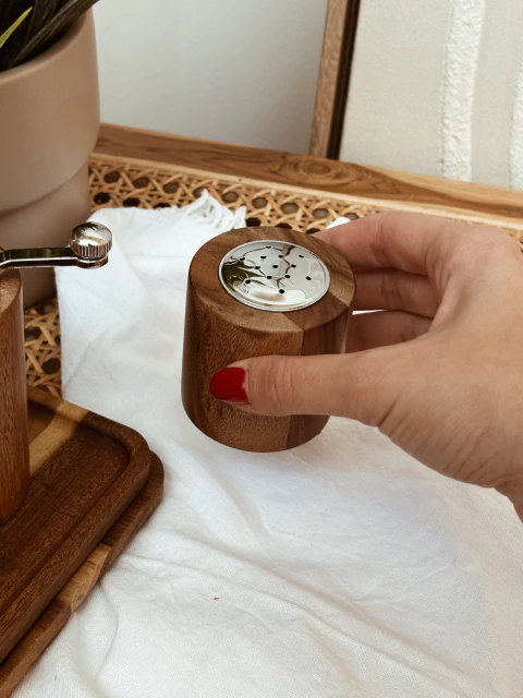 Salero Cilindro Acacia - comprar online