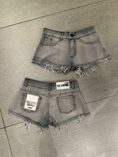 Short tiro bajo gris