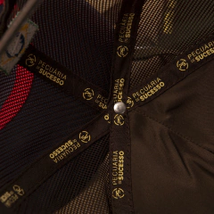 Detalhes Boné marca Pecuária de Sucesso, cor marrom