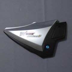 Tampa Lateral Direita Prata Traxx Work 125 com Riscos