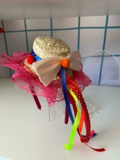 TIARA CHAPÉU JUNINO- RENDA PINK - Sorrir e Colorir | Roupas Coloridas e Divertidas