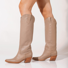 Bota Cuero Caña Alta en internet