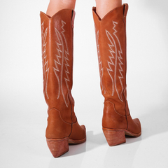 Bota Cuero Caña Alta con Grabados - comprar online