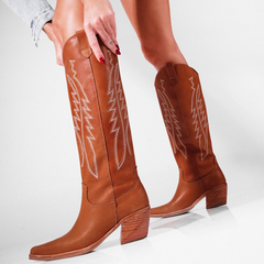 Bota Cuero Caña Alta con Grabados