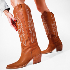 Imagen de Bota Cuero Caña Alta con Grabados