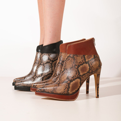 Bota Corta de Cuero con Taco Fino