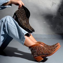 Bota Corta Cuero Cubierta Tachas