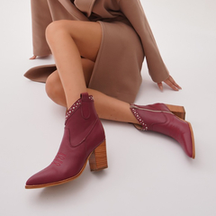 Bota Texana de Cuero con Detalle de Tachas en Contorno en internet