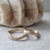 Imagem do Aliança Ondas Ouro Champagne 18k