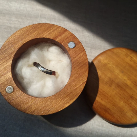 Aliança Ondas Ouro Champagne 18k