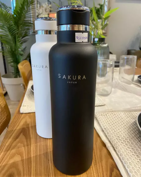 Botella termica Sakura acero negra 750ml