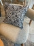 Almohadon chenille gris/negro rombos 50x50 - Casa Disain