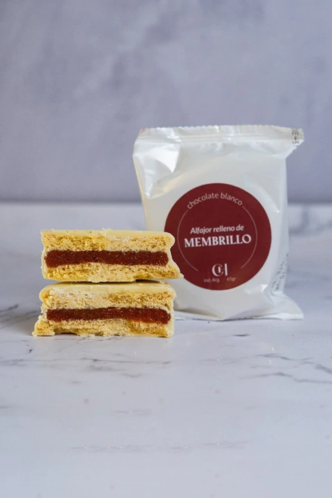 Alfajor Chocolate Blanco Relleno de Dulce de Membrillo - comprar online