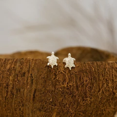 Brinco Mini Tartaruga - comprar online