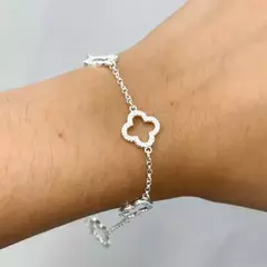 Pulseira Prata trevos cravejados na internet