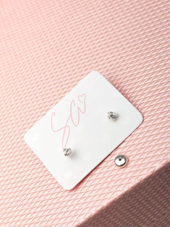 Brinco Baby zircônia quadrada na internet