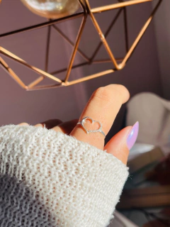 Anel Coração vazado pedras lateral - Sabrina Pratas | Joias delicadas em prata 925