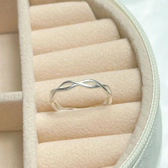 Anel Prata infinito trançado - Sabrina Pratas | Joias delicadas em prata 925