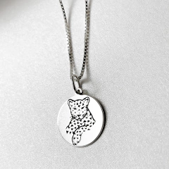 Colar medalha onça love