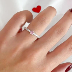 Anel Solitário Zircônia rosa cravejado