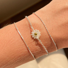 Pulseira Prata fina detalhes na internet